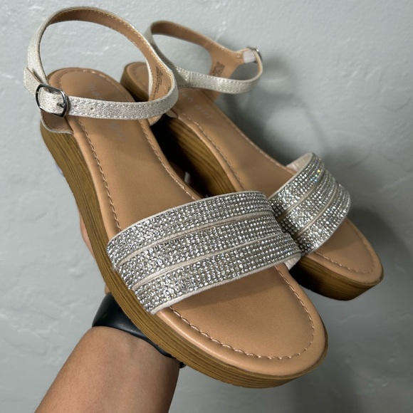 Madden Girl Bling Sandals NWOT - Picture 1 of 5